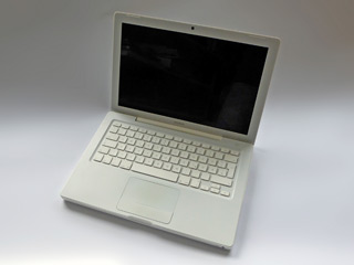 MacBook A1181 Early 2009 EMC 2300 - used original spareparts for Macs
