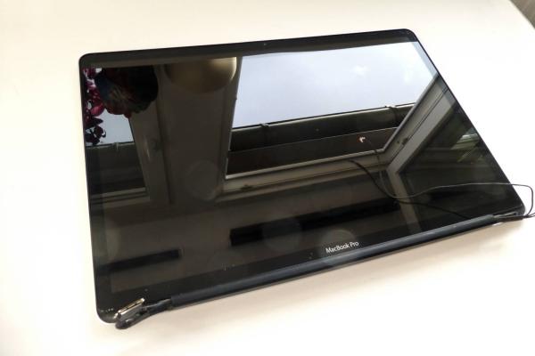 Preview: Display Komplett Hochglanz MacBook Pro 17 Zoll A1297 2011 Original Ersatzteil Detailbild eins