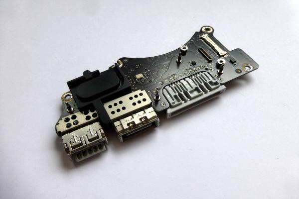 I O Board Rechts 820-5482-A 661-02535 MacBook Unibody 15 Zoll A1398 Retina 2015 Original Ersatzteil Hauptansicht