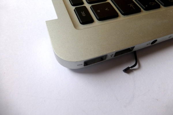 Preview: Tastatur Deutsch 661-6059 MacBook Air 13 Zoll A1369 2010 Top Upper Case Ersatzteil zweites Detail