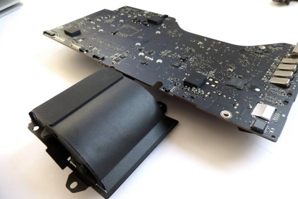 LogicBoard 820-00431-A iMac 21 Zoll A1418 2015 4K Mainboard i5 31 GHz Ersatzteil Detailbild eins