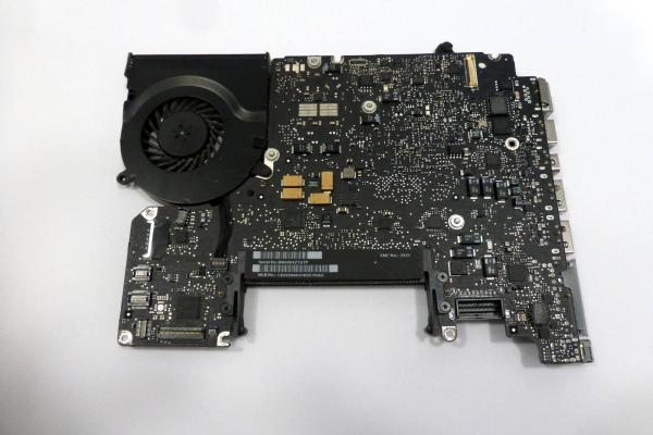 LogicBoard 820-2879-B Mainboard Core2Duo 2.4 GHz MacBook Pro 13 Zoll A1278 2010 Original Ersatzteil Hauptansicht