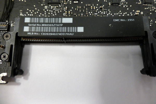 LogicBoard 820-2879-B Mainboard Core2Duo 2.4 GHz MacBook Pro 13 Zoll A1278 2010 Original Ersatzteil zweites Detail