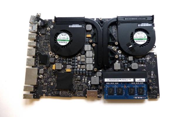 Preview: LogicBoard 820-2915-B 661-5850 661-5852 661-5853 661-6080 661-6081 661-6082 661-6160 661-6161 661-6162 Mainboard i7 2.2GHz 15 Zoll A1286 2011 Original Ersatzteil zweite Ansicht