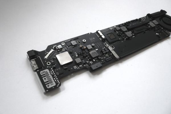 Preview: LogicBoard 820-3209-A MacBook Air 13 Zoll A1466 2012 Mainboard i7 2.0 GHz 8GB Ersatzteil Detailbild eins