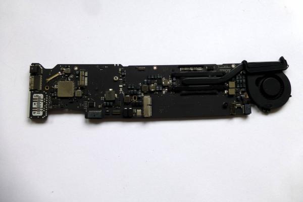 LogicBoard 820-3437-B i5 1.3 GHz 4GB MacBook Air 13 inch A1466 2013 2014 2015 2017 sparepart main image