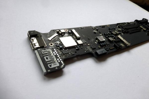 LogicBoard 820-3437-B i5 1.3 GHz 4GB MacBook Air 13 inch A1466 2013 2014 2015 2017 sparepart first detail