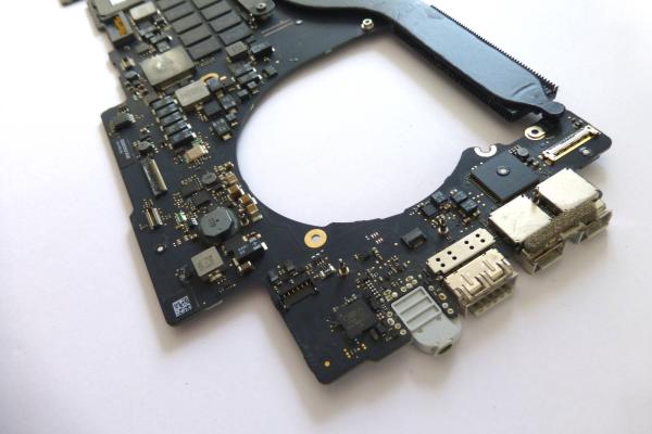 Logicboard 2.0 GHz i7 8 GB 820-3662-A 661-00676 IG MacBook Pro 15 Zoll Retina A1398 late 2013 2014 Ersatzteil Detailbild eins