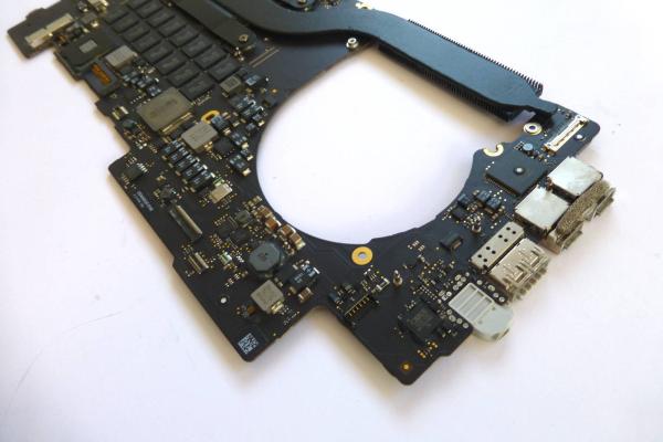 Logicboard 2.2GHz i7 16GB IG 820-3662-03 MacBook Pro 15 Zoll Retina A1398 late 2013 2014 Ersatzteil Detailbild eins
