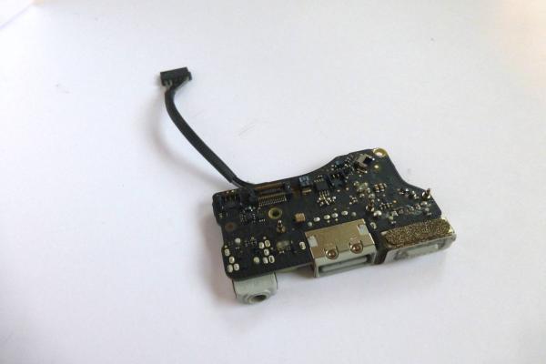 Preview: MagSafe Audio Modul 661-5792 820-2869-A MacBook Air 13 Zoll A1369 2010 I O Board Ersatzteil zweite Ansicht