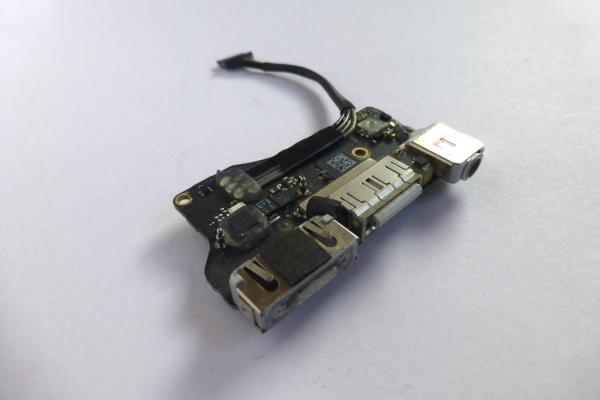 MagSafe Audio I O Board 820-3214-A 923-0125 MacBook Air 13 Zoll A1466 2012 Ersatzteil zweite Ansicht