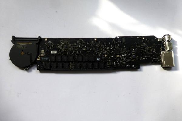 Mainboard 820-3209-A LogicBoard i5 1.8 GHz 4GB MacBook Air 13 Zoll A1466 2012 Ersatzteil zweite Ansicht