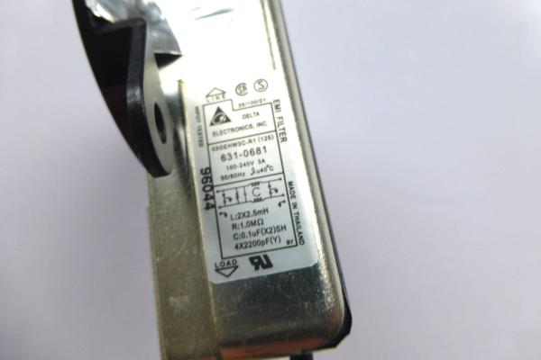 Preview: Strom Buchse 631-0681 EMI Filter AC iMac 24 Zoll A1225 Ersatzteil Detailbild eins