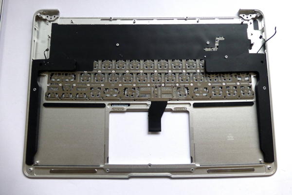 Preview: Tastatur Deutsch 661-6059 MacBook Air 13 Zoll A1369 2010 Top Upper Case Ersatzteil erstes Detail
