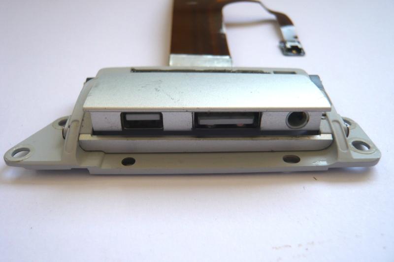 Audio Out USB DVI Port Hatch Board 661-5073 820-2389 MacBook Air A1304 Ersatzteil Detailbild eins