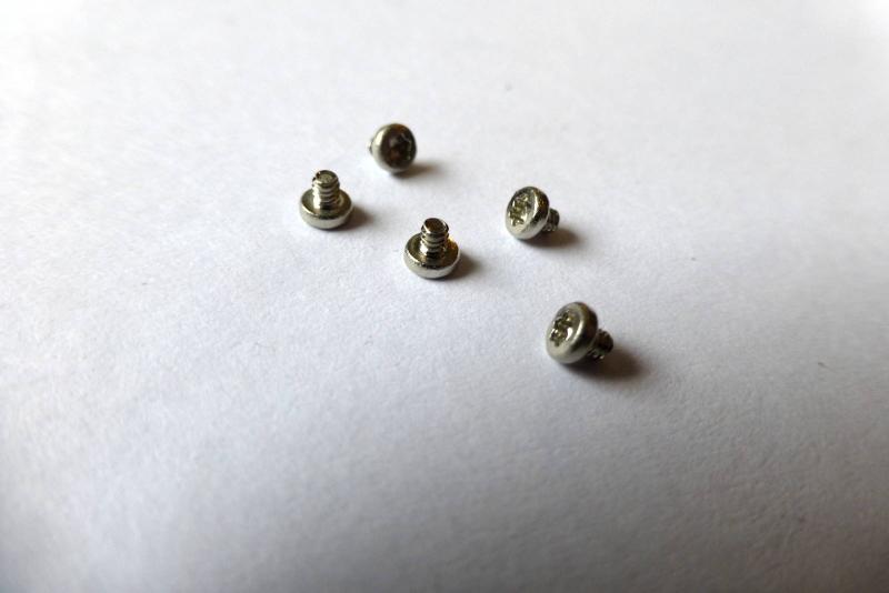 I O Blende Schrauben Mac mini A1347 2014 Original Ersatzteil zweite Ansicht