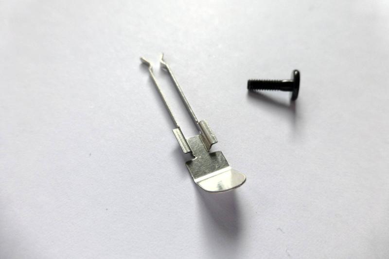 Clip und Schraube fuer Netzteil Mac mini A1347 Original Ersatzteil Hauptansicht