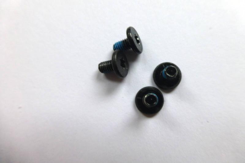 Display Schrauben Original Apple MacBook Air 11 Zoll A1465 A1370 Ersatzteil Hauptansicht