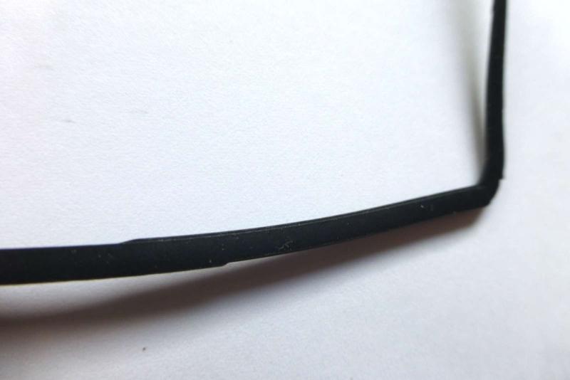 Gummi Umrandung MacBook Air 11 Zoll A1370 A1465 Ersatzteil Detailbild eins