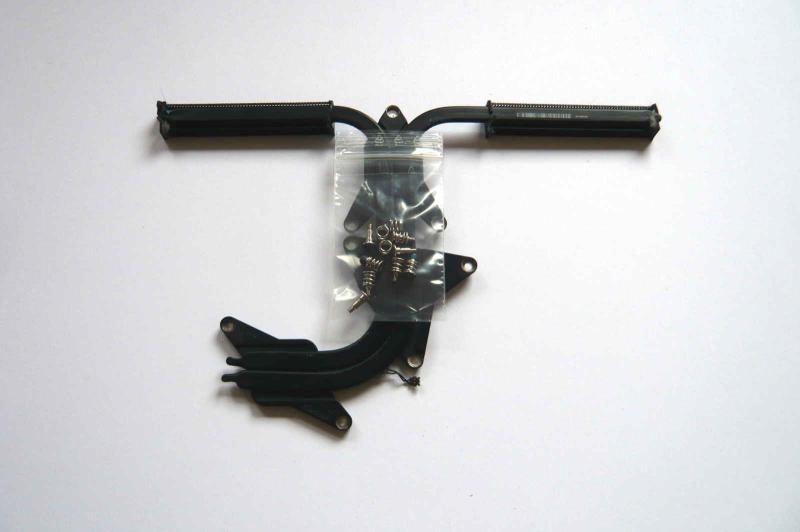 Kuehlkoerper 604-0193 MacBook Pro 17 Zoll A1297 early mid 2009 Original Ersatzteil Hauptansicht