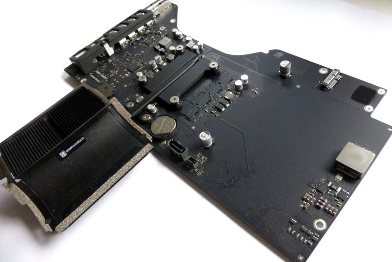 LogicBoard 820-00034-A iMac 21 Zoll A1418 2015 Mainboard i5 16 GHz Ersatzteil Detailbild eins