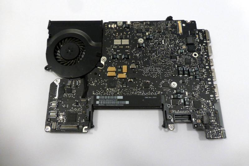 LogicBoard 820-2879-B Mainboard Core2Duo 2.4 GHz MacBook Pro 13 Zoll A1278 2010 Original Ersatzteil Hauptansicht