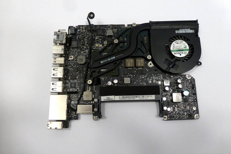 LogicBoard 820-2879-B Mainboard Core2Duo 2.4 GHz MacBook Pro 13 Zoll A1278 2010 Original Ersatzteil zweite Ansicht