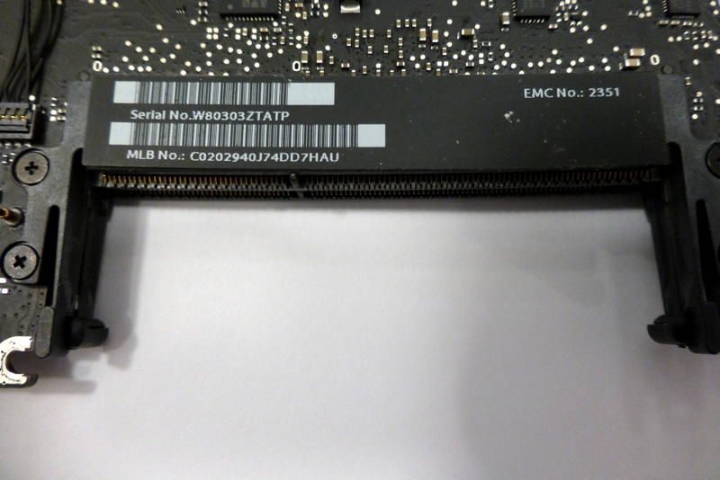 LogicBoard 820-2879-B Mainboard Core2Duo 2.4 GHz MacBook Pro 13 Zoll A1278 2010 Original Ersatzteil zweites Detail