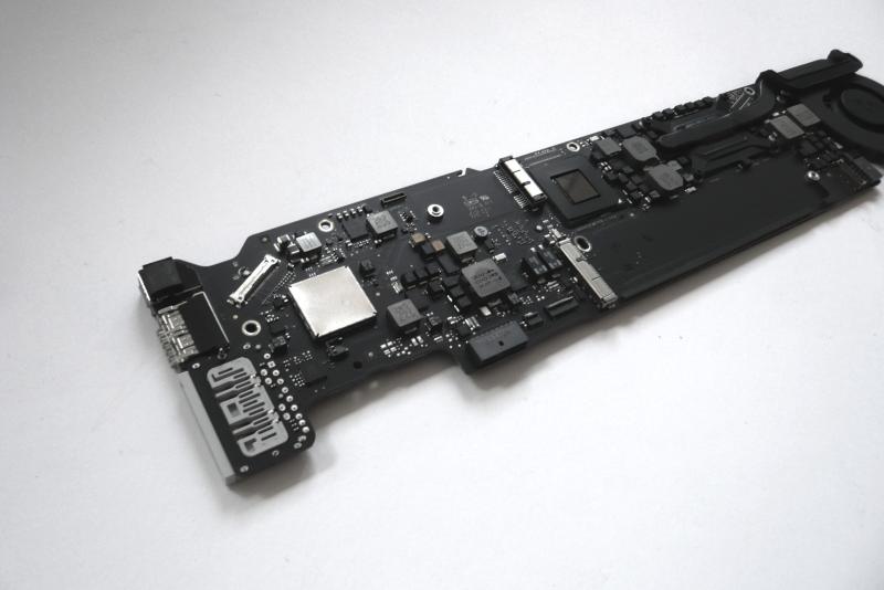 LogicBoard 820-3209-A MacBook Air 13 Zoll A1466 2012 Mainboard i7 2.0 GHz 8GB Ersatzteil Detailbild eins
