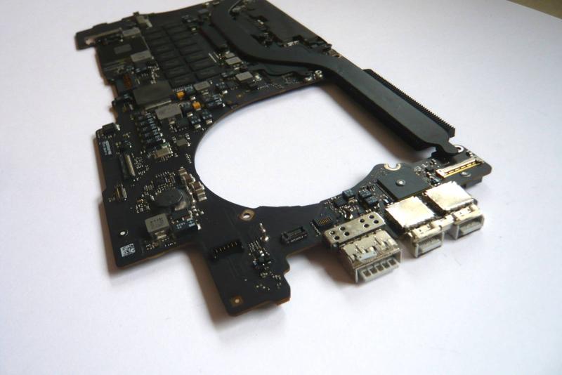 Logicboard 820-3332-A MacBook Pro 15 inch Retina A1398 2012 early 2013 2.3 GHz i7 16 GB sparepart detail image one