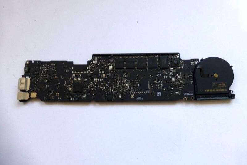 LogicBoard 820-3435-B MacBook Air 11 Zoll 2013 2014 2015 A1465 14 GHz i5 8 GB Mainboard Ersatzteil zweite Ansicht