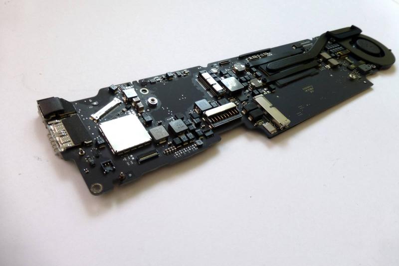LogicBoard 820-3435-B MacBook Air 11 inch 2013 2014 2015 A1465 17 GHz i7 8 GB Mainboard sparepart detail image one