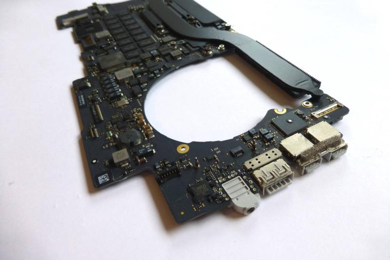 Logicboard 2.3GHz i7 16GB Dual Graphics 820-3787-A MacBook Pro 15 inch Retina A1398 late 2013 2014 sparepart detail image one