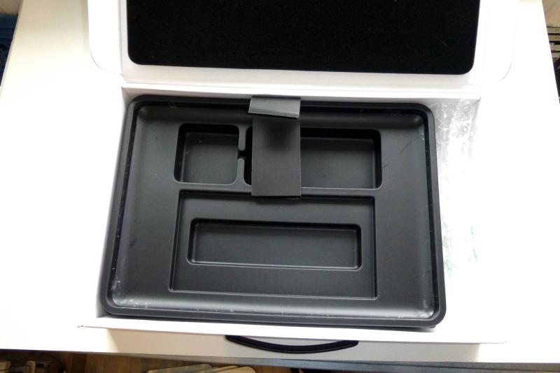 Originalverpackung Apple MacBook Pro 17 Zoll A1297 Ersatzteil Detailbild eins