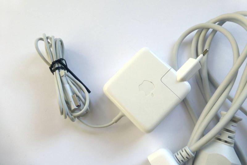 Netzteil A1374 Original Apple 45 Watt AC Adapter MacBook Air Ersatzteil zweite Ansicht