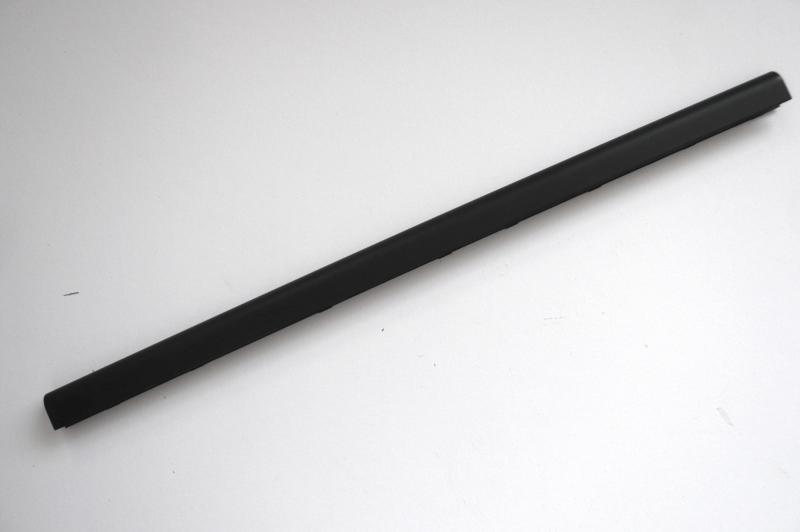 Display Clutch Cover 922-9330 Apple MacBook Pro 17 inch A1297 sparepart main image