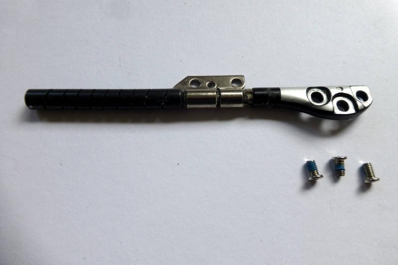 Hinge left MacBook Pro 17 inch A1297 Original sparepart main image