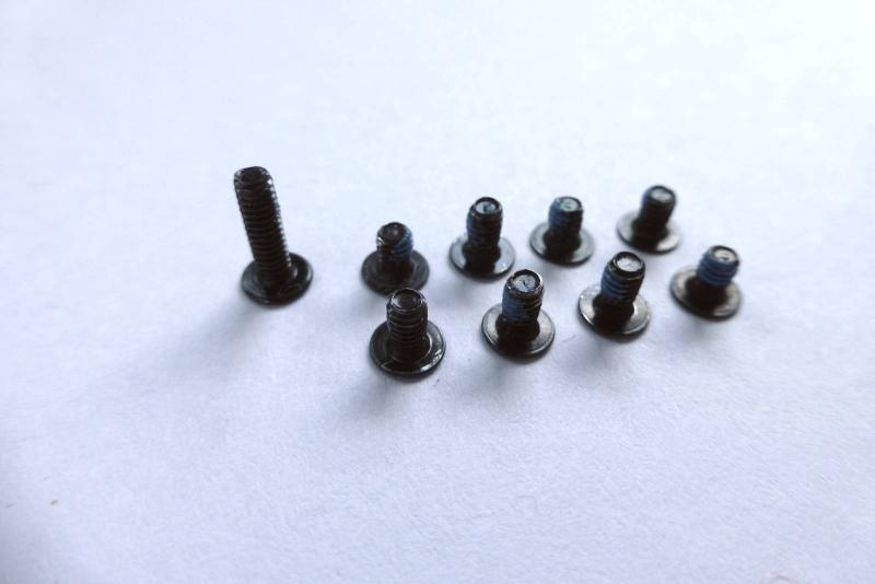 Schrauben Akku Original Apple MacBook Air 13 Zoll A1237 A1304 Ersatzteil Hauptansicht