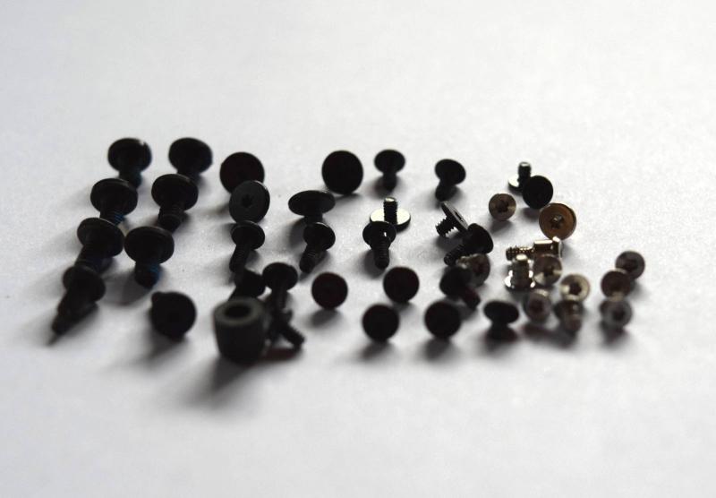 Screw set complete MacBook 15 inch A1398 Retina inner and outer sparepart detail image one