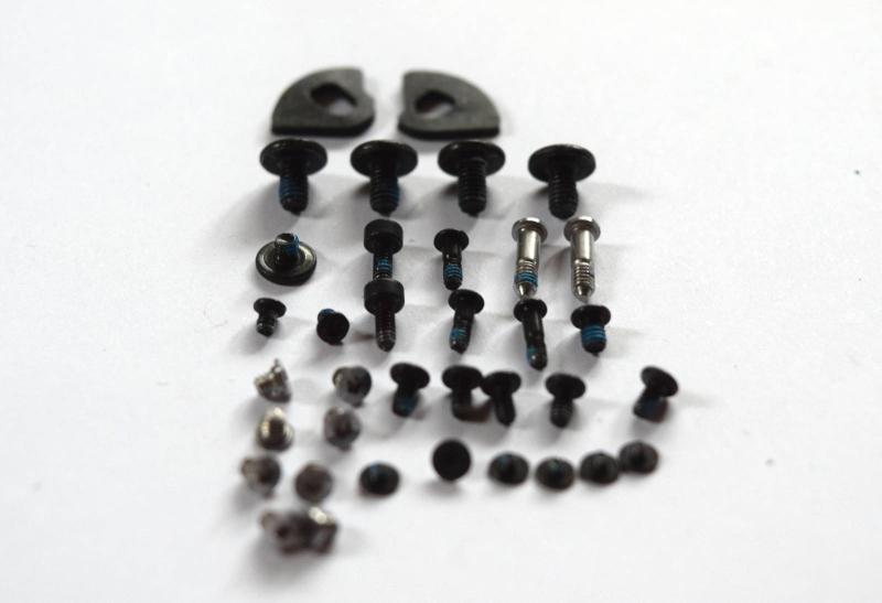 Schrauben Set komplett MacBook Air 11 Zoll A1370 A1465 Ersatzteil Detailbild eins